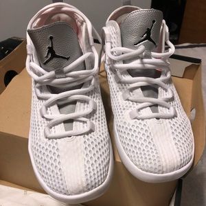 Jordan reveal training shoe white,silver,black